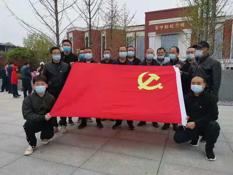 陜煤建設(shè)天工公司土建第十二黨支部開展“祭掃烈士陵園，緬懷革命先烈”主題黨日活動(dòng)