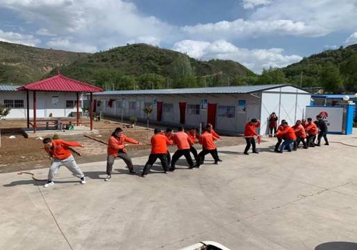 陜煤建設(shè)天工公司安裝一部舉行“慶五一、迎五四”拔河比賽