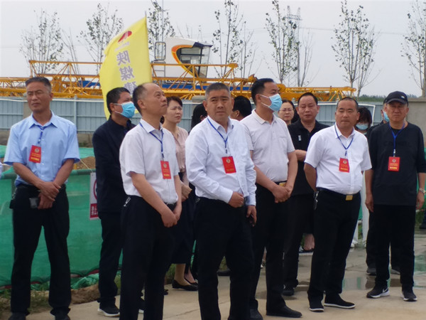 河南長葛市政協(xié)黨組書記、主席寇永志一行調(diào)研河南龐源塔式起重機制造項目建設情況