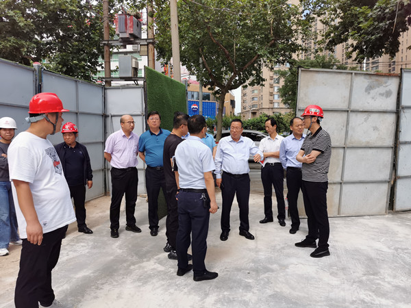 咸陽市副市長(zhǎng)王靖調(diào)研市住建局停車場(chǎng)項(xiàng)目