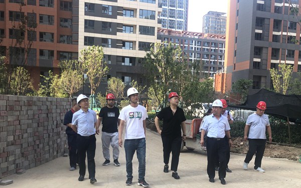 陜西煤業(yè)化工實(shí)業(yè)集團(tuán)有限公司黨委副書記、總經(jīng)理劉文一行到藍(lán)山水岸項(xiàng)目進(jìn)行調(diào)研