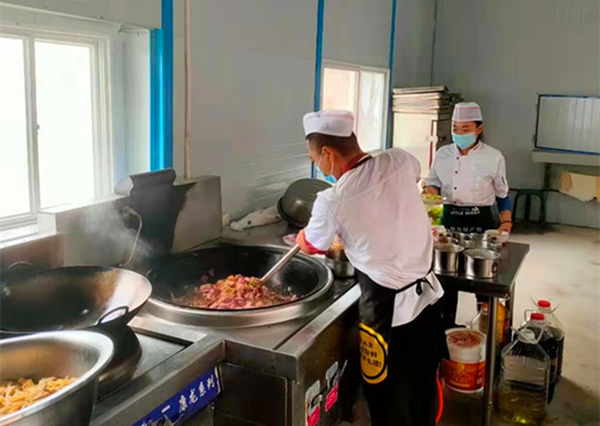 陜煤建設(shè)礦建三公司崔木項(xiàng)目部： 為職工辦實(shí)事，“新”食堂暖人心