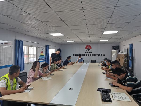 陜煤建設(shè)韓城分公司土建二項(xiàng)目部開展“警企攜手，全民反詐”宣傳活動(dòng)