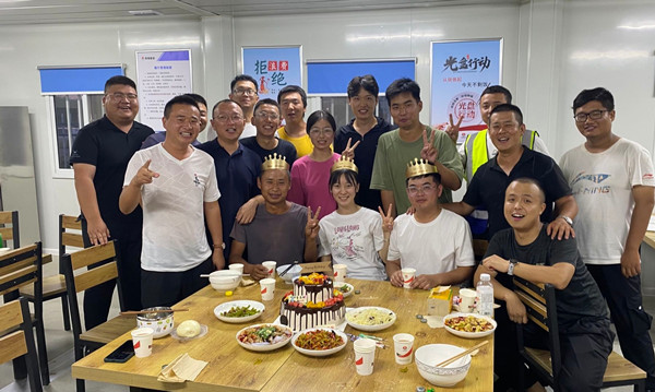 陜煤建設(shè)咸陽(yáng)分公司項(xiàng)目部集體過(guò)生日，親情化管理“放光芒”