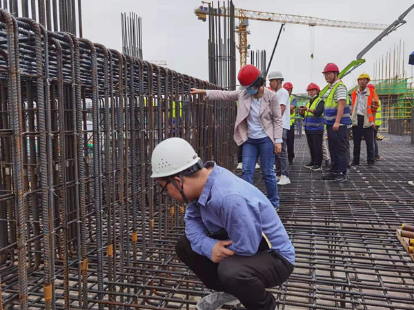 西咸新區(qū)灃西新城開發(fā)建設集團蒞臨灃西新城第五學校項目檢查指導工作