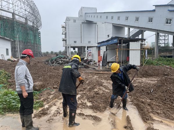 陜煤建設(shè)天工公司土建十二部“汛情早知+物資儲(chǔ)備+隱患排查”做實(shí)防汛工作