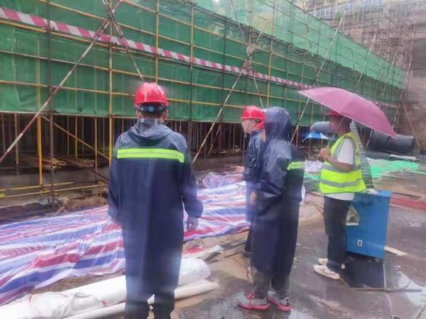 陜煤建設(shè)銅煤公司第十五項目部以“一勤二嚴(yán)三落實”原則抓好雨季防汛工作