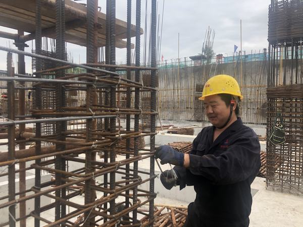 按下快門，定格建設(shè)施工一線最美身影