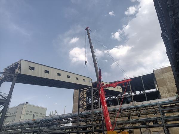 陜煤建設(shè)榆林公司神木電石棧橋工程桁架吊裝4天完成13跨，跑出項(xiàng)目“加速度”