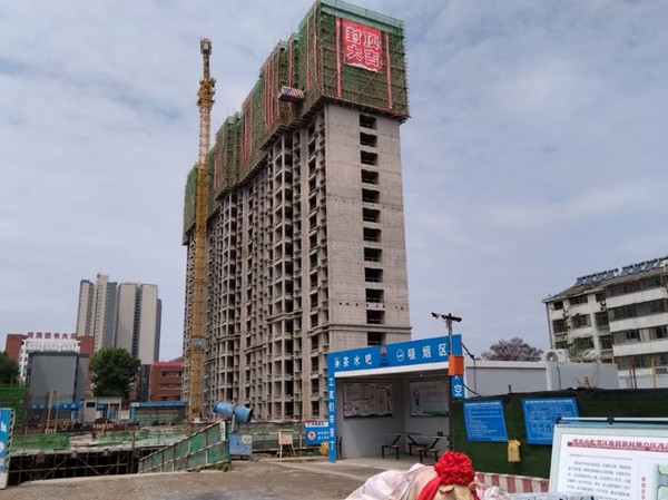 陜煤建設(shè)渭南分公司承建的梅園新村棚戶(hù)區(qū)改造項(xiàng)目3#樓主體工程順利封頂
