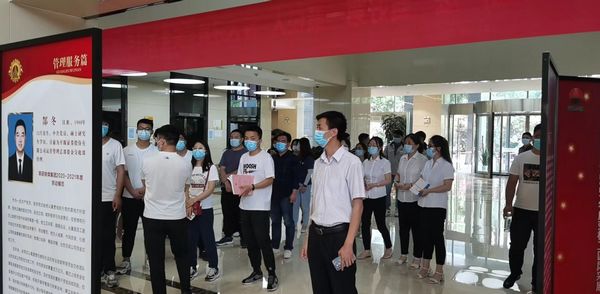 走近勞模工匠，感悟勞動光榮