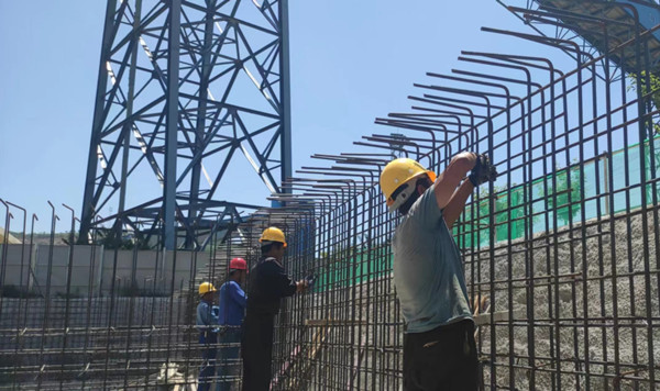 陜煤建設(shè)咸陽分公司第六項(xiàng)目部：烈日趕工忙，安全不能忘