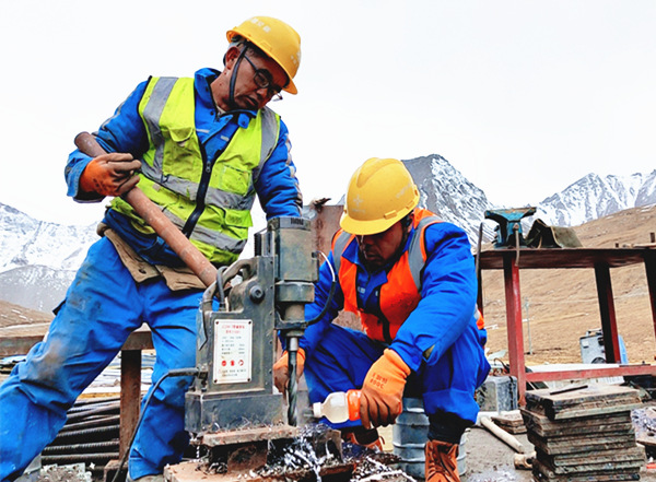 陜煤建設(shè)礦建三公司：確認(rèn)過腳步，你們就是雪域高原上的“掘進(jìn)鐵軍”