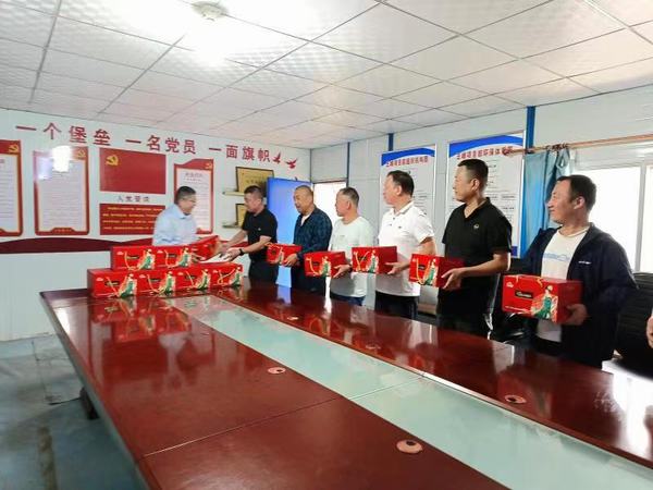 陜煤建設礦建二公司：中秋慰問送真情 濃濃關(guān)懷暖民心