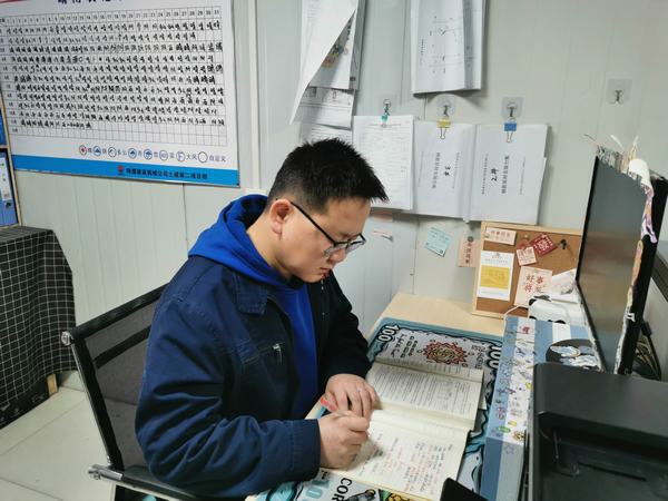 陜煤建設(shè)韓城分公司土建二項目部：青年團員爭做“學(xué)習(xí)型員工”顯成效