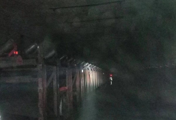 陜煤建設(shè)機電安裝公司神府項目部：膠帶機順利帶煤試運轉(zhuǎn)