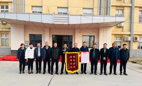 陜煤建設(shè)銅煤公司收到建設(shè)單位錦旗， 在建項目獲多方認(rèn)可