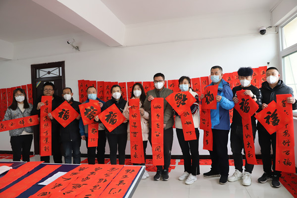 陜煤建設機電安裝公司開展“迎新納福”送春聯(lián)活動