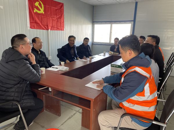 陜煤建設(shè)天工公司新疆第一項(xiàng)目部：召開座談會，青年員工士氣高