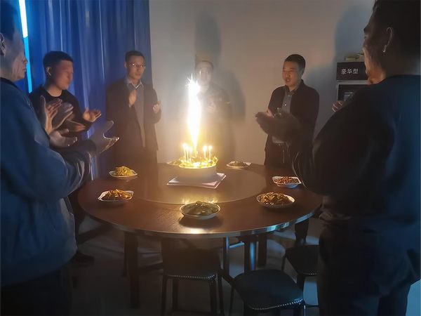陜煤建設(shè)路橋分公司：有一種幸福叫集體生日會