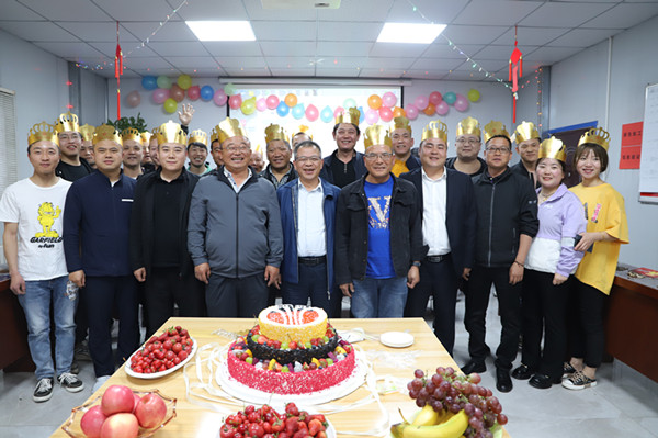 這場(chǎng)集體生日會(huì),氛圍感滿滿！