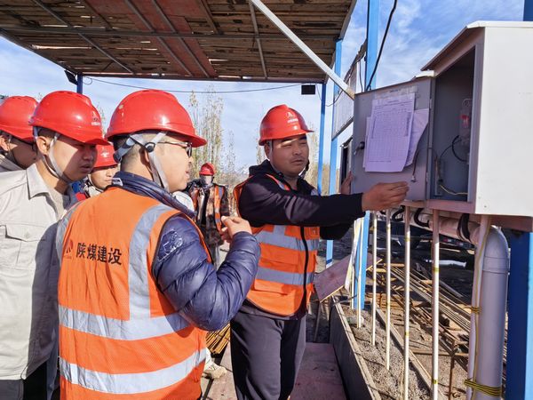 陜煤建設(shè)天工公司新疆第一項目部開展“小問題、大隱患、堵漏洞、保安全”活動