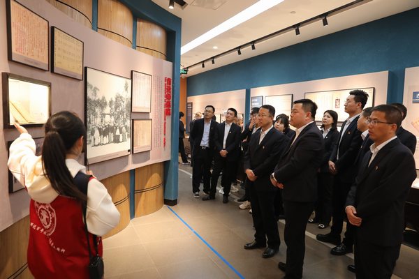 陜煤建設(shè)路橋分公司開展“弘揚愛國奮斗精神 建功立業(yè)新時代”主題黨日活動