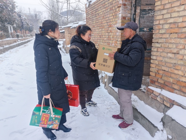 陜煤建設(shè)礦建三公司：節(jié)前送關(guān)懷，讓愛(ài)心溫暖寒冬