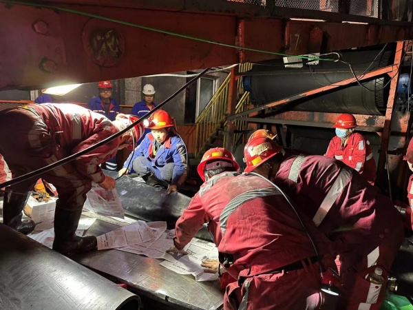 陜煤建設(shè)機電安裝公司15小時完成緊急換帶搶修任務