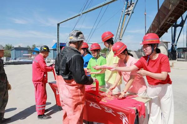 陜煤建設(shè)礦建二公司：工會(huì)服務(wù)無(wú)大小，一舉一動(dòng)暖人心