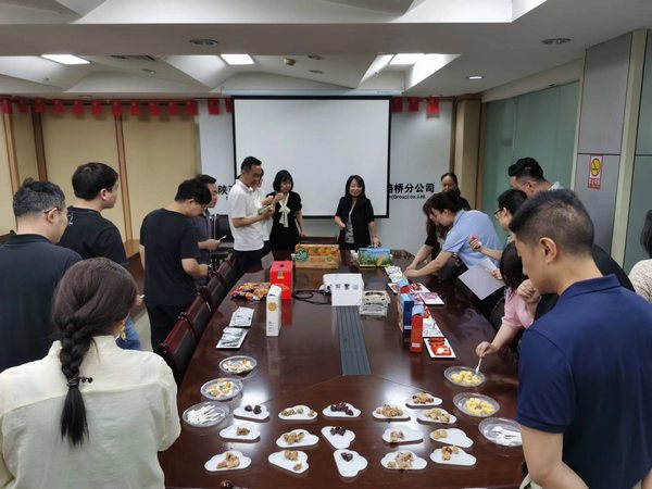 陜煤建設(shè)路橋分公司情系端午，放“粽”一下