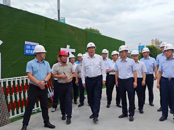 陜煤集團(tuán)黨委副書(shū)記、思創(chuàng)高管院執(zhí)行院長(zhǎng)張海泉一行蒞臨陜煤建設(shè)天工公司漢陰縣實(shí)驗(yàn)中學(xué)二期項(xiàng)目指導(dǎo)調(diào)研