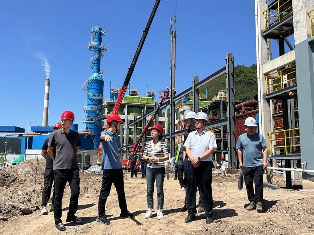 陜西建材科技集團(tuán)副總經(jīng)理杜永康一行深入黃陵煤矸石制陶粒項(xiàng)目調(diào)研指導(dǎo)