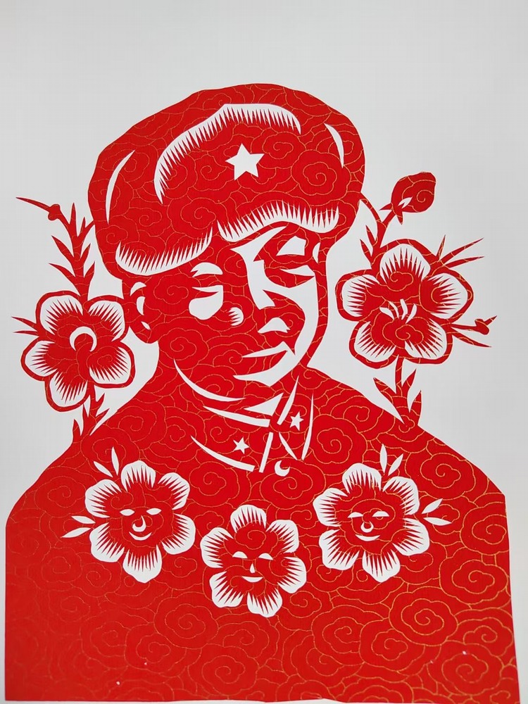 陜煤建設(shè)銅煤公司：剪紙學雷鋒 志愿我先行