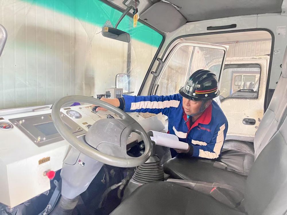 陜煤建設(shè)機電安裝公司檸條塔項目部：鐵肩擔重任的運輸線"守門人"