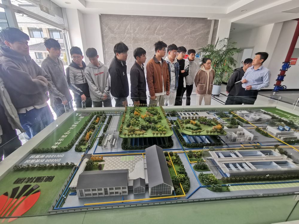 陜煤建設(shè)榆林公司攜手榆林學(xué)院共筑產(chǎn)學(xué)研新高地 ——西沙7萬噸水廠PC項(xiàng)目化身實(shí)踐課堂，校企合力譜寫建筑發(fā)展新篇