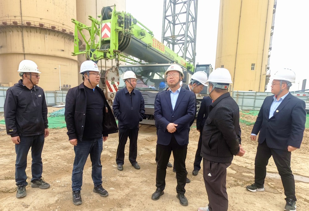 陜西陜煤榆北煤業(yè)有限公司黨委委員、副總經(jīng)理黃永安一行深入天工公司基層項目檢查指導(dǎo)