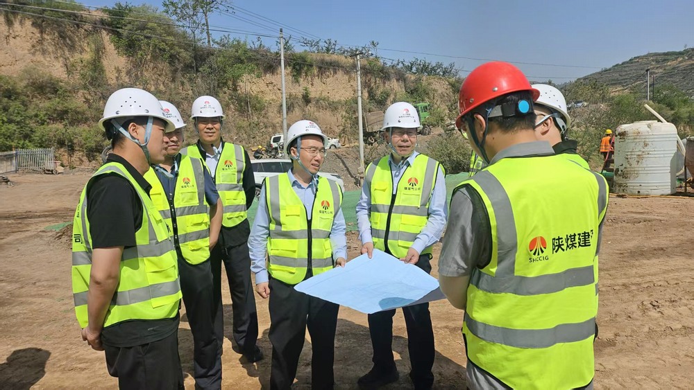 陜西省煤層氣開發(fā)利用有限公司董事、總經(jīng)理張世宏一行深入天工公司基層項目檢查指導(dǎo)
