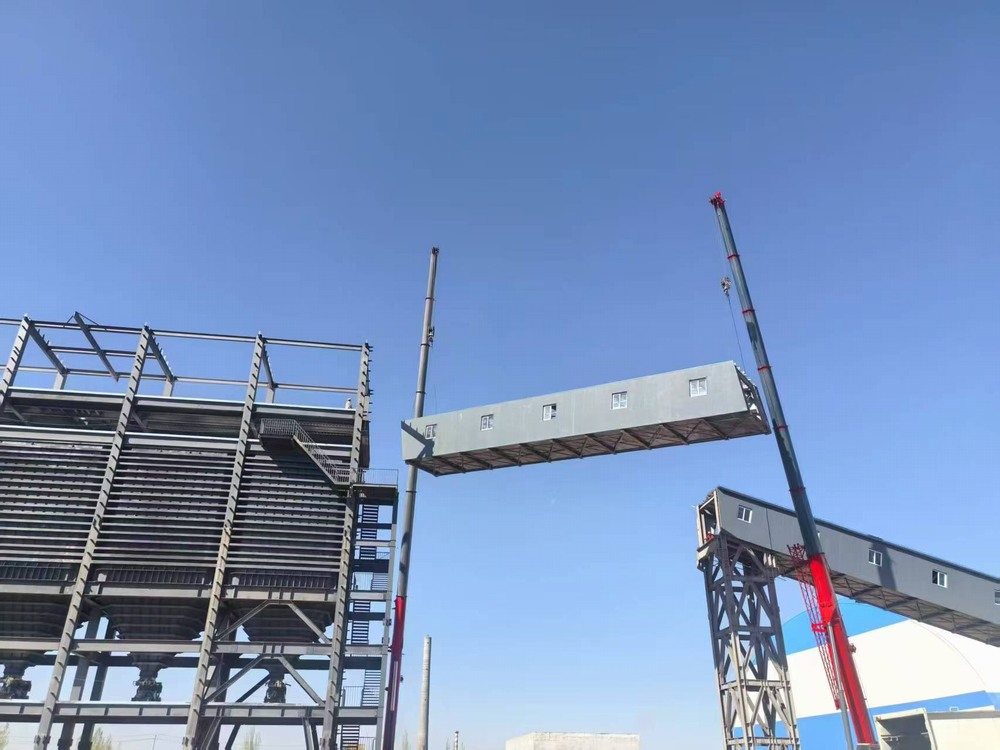 陜煤建設(shè)天工公司新疆第一項(xiàng)目部：雙機(jī)協(xié)作展絕技，棧橋凌空貫長(zhǎng)虹
