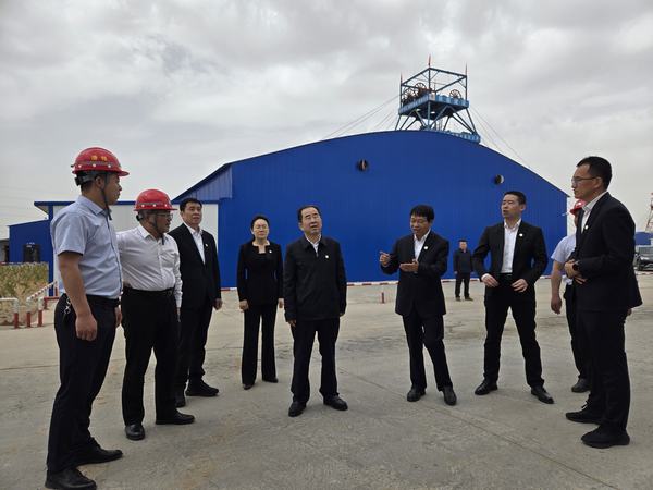 陜煤集團總經理趙福堂深入陜煤建設礦建二公司曹家灘副立井項目調研