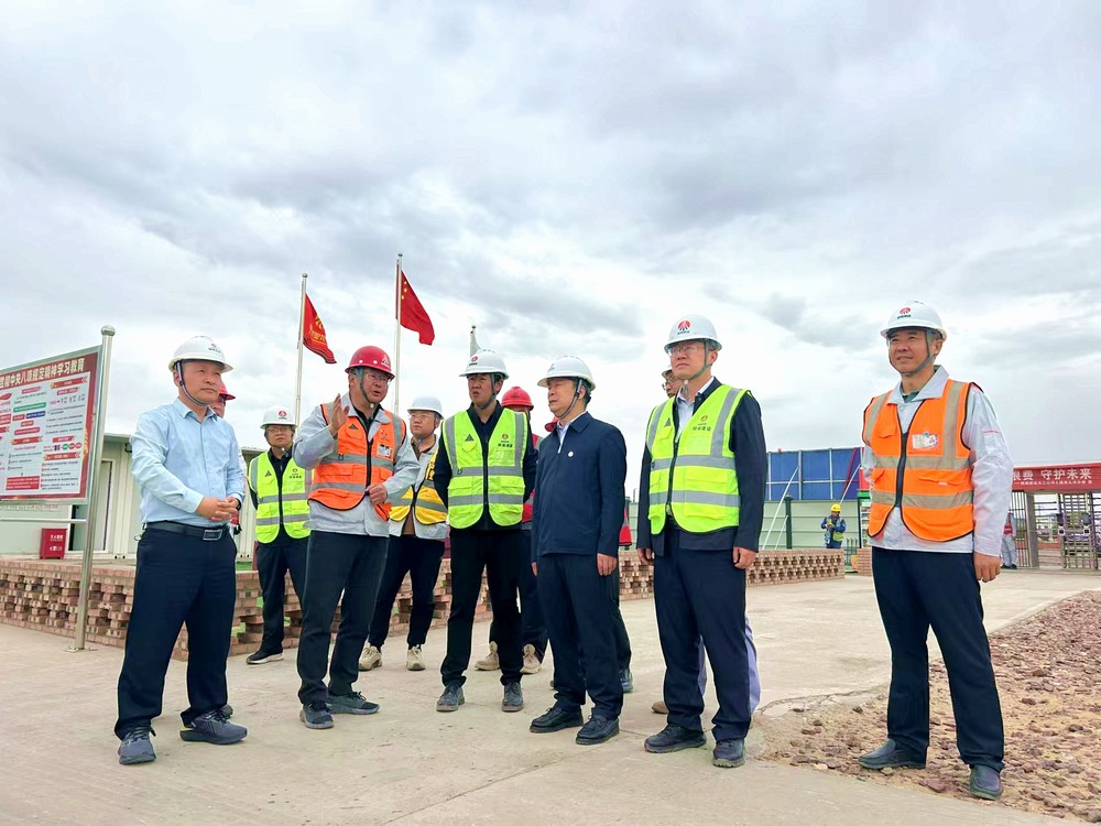 陜煤集團工程總監(jiān)、基本建設管理部總經理李仰東深入榆林化學二期項目檢查指導