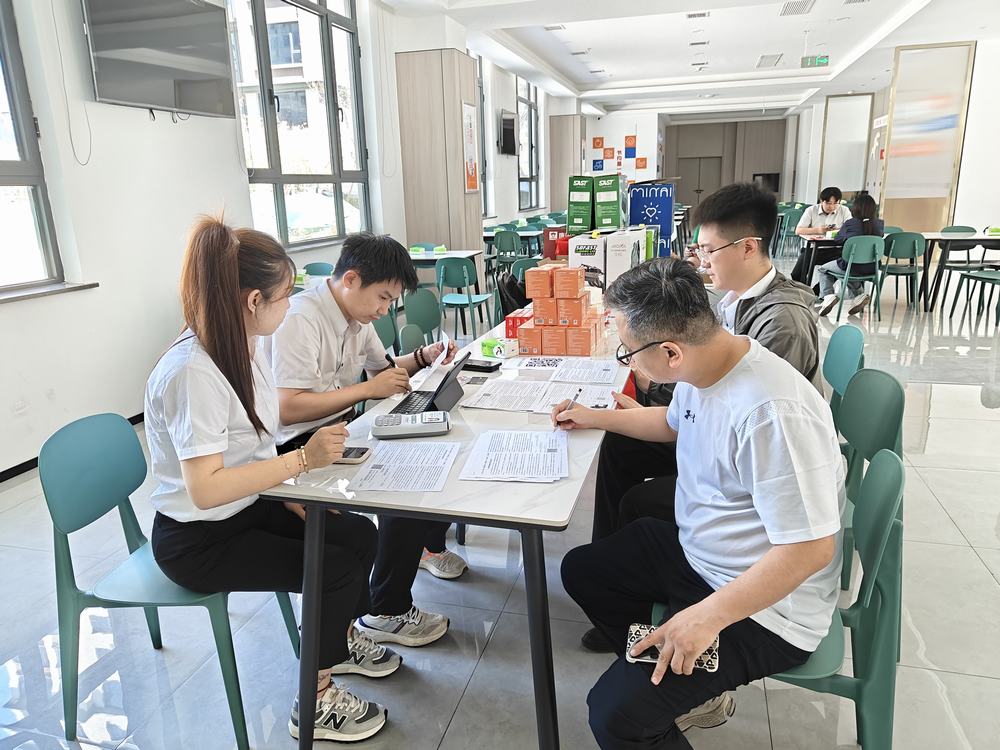 陜煤建設(shè)天工公司： 刷臉就餐，智慧食堂讓“靠臉吃飯”成為新時尚