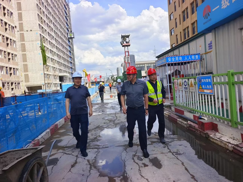 陜西省建設工程質(zhì)量安全監(jiān)督總站站長鄭海平一行蒞臨檸條塔煤礦新建3#、4#員工公寓樓項目檢查指導工作