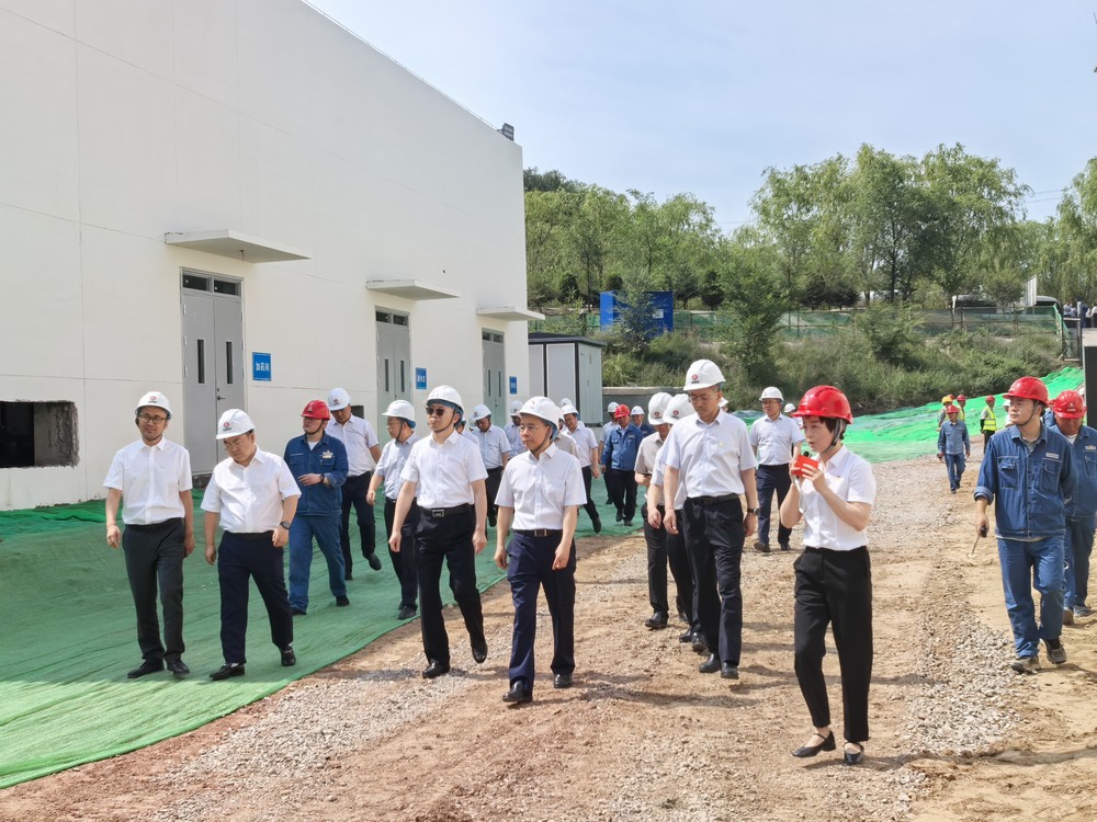 陜西煤業(yè)化工集團府谷能源開發(fā)有限公司黨委書記、董事長李寧一行蒞臨黃河地表水預處理項目參觀調(diào)研