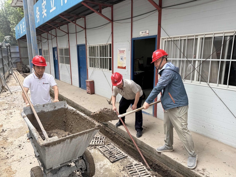 陜煤建設(shè)韓城分公司土建二項目部：黨團攜手，筑牢雨季安全防線