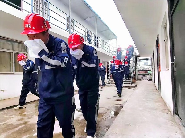 陜煤建設(shè)煤礦運(yùn)營服務(wù)分公司：實戰(zhàn)化消防演練 筑牢安全屏障