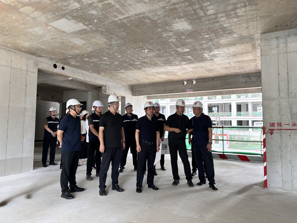 陜煤實業(yè)集團黨委書記、董事長、總經(jīng)理胡守平深入天工公司基層項目檢查指導