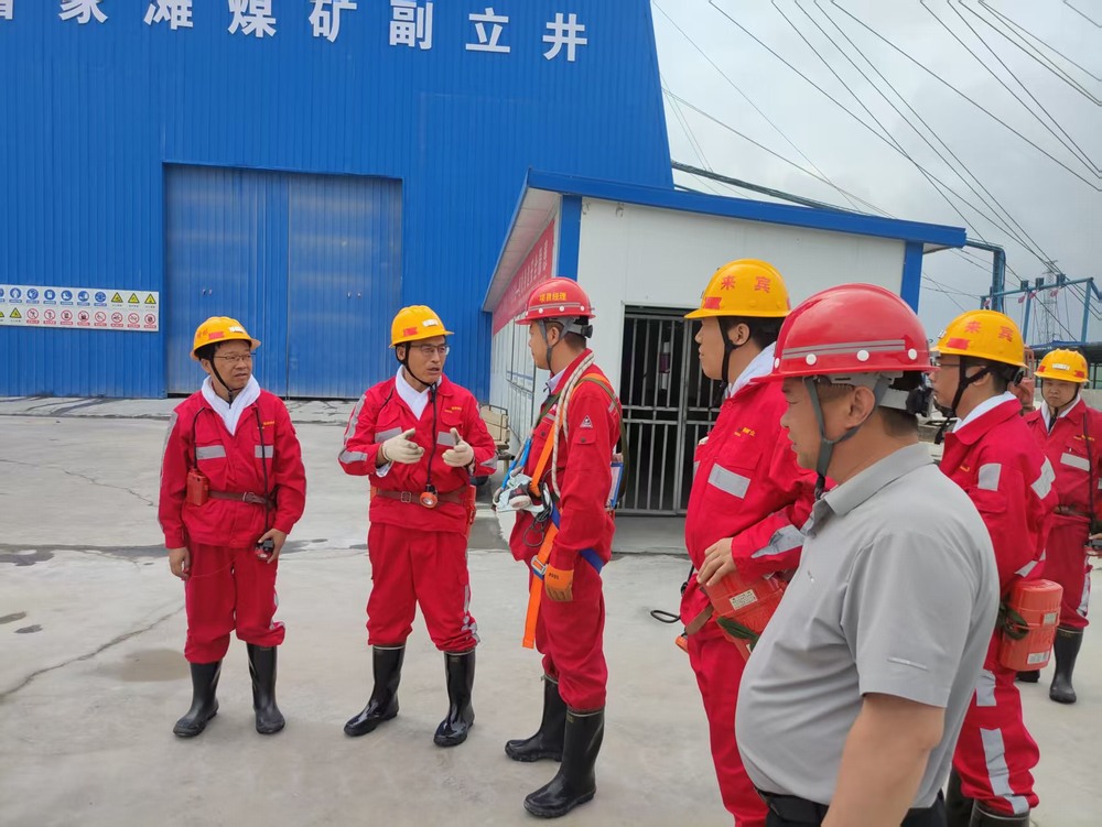 趙文革深入陜煤建設礦建二公司曹家灘副立井項目調(diào)研