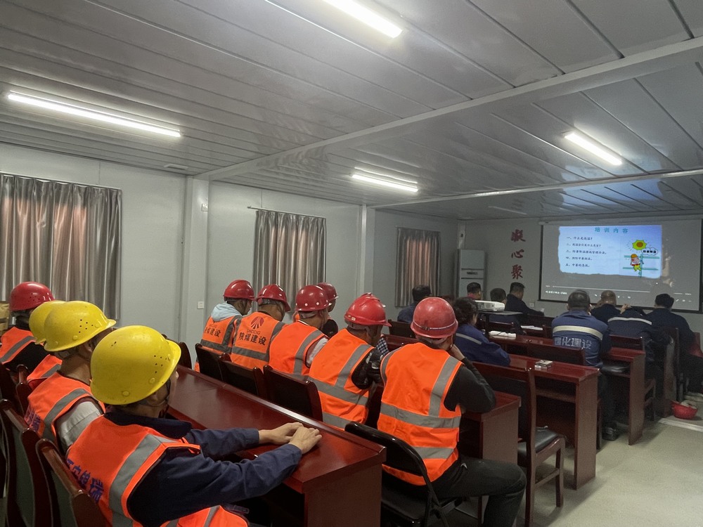 陜煤建設(shè)韓城分公司土建六項(xiàng)目部：高溫“烤”驗(yàn)下，工會(huì)“涼”策護(hù)平安