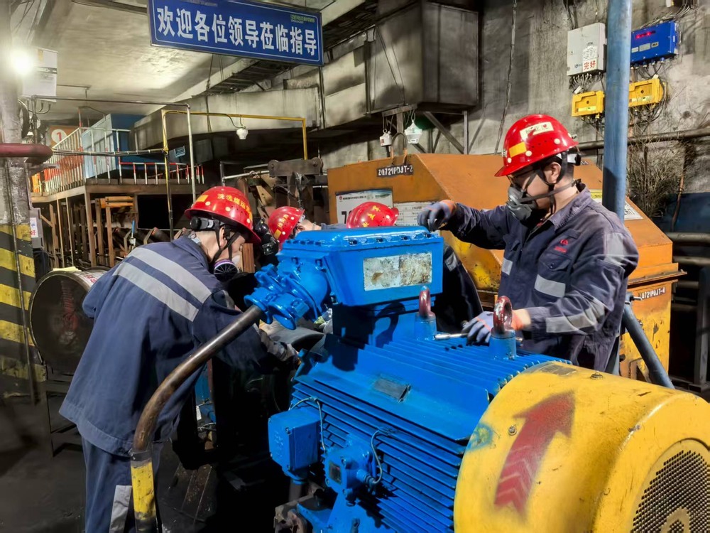 陜煤建設(shè)洗選煤運營公司檸條塔運營項目部：汗水浸透工裝色，高溫檢修護生產(chǎn)